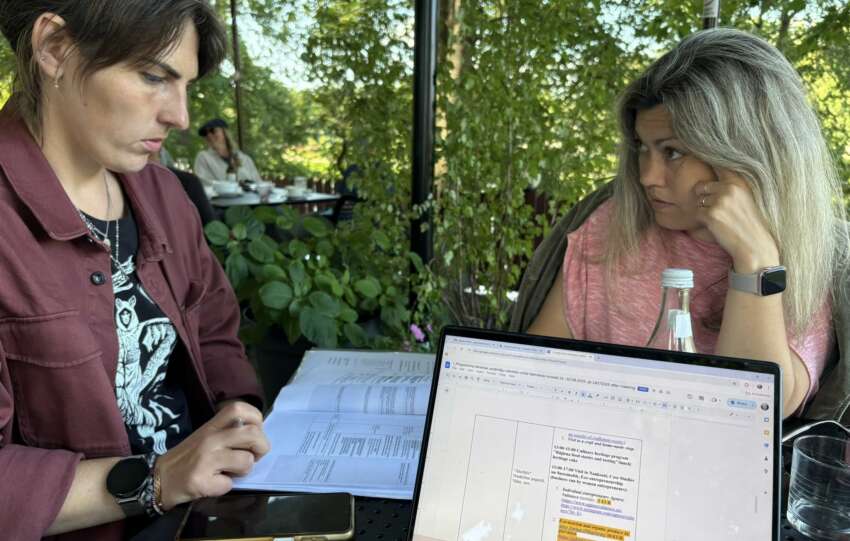 Attēlā: kustības #esiLV projekta "She Rebuilds the World – Ukraine" koordinatore Vineta Hibšmane (no labās) un Valmieras novada pašvaldības galvenā ārējo sakaru organizatore, projektu vadītāja Māra Grīnberga-Šilaua.